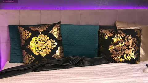 ZoeMesmerize online show from March 5, 4:02 am