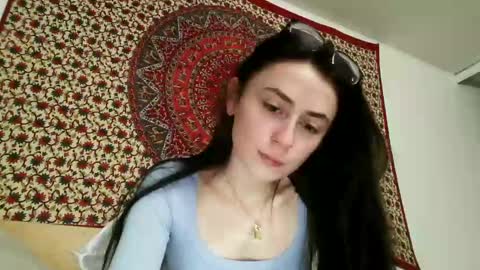 zoepleasing online show from March 10, 3:45 am