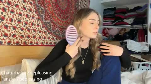 zoepleasing online show from December 4, 11:27 pm