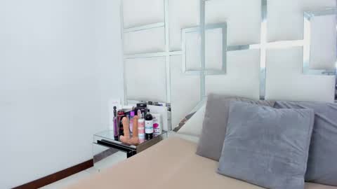 ZoeSwam online show from February 24, 12:57 pm