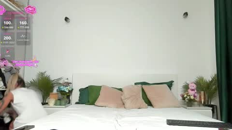 Zoey online show from November 28, 2:42 pm