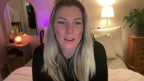 Zoeydanner online show from March 6, 4:51 am