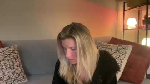 Zoeydanner online show from February 12, 11:28 pm