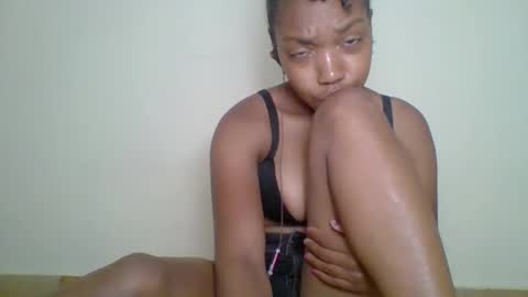 zyraelle_01 online show from May 5, 9:51 pm