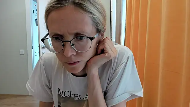 angelmommu online show from September 18, 12:15 pm