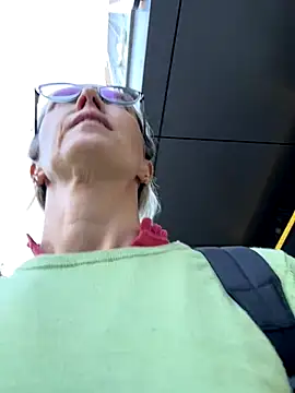 angelmommu online show from October 4, 9:59 am