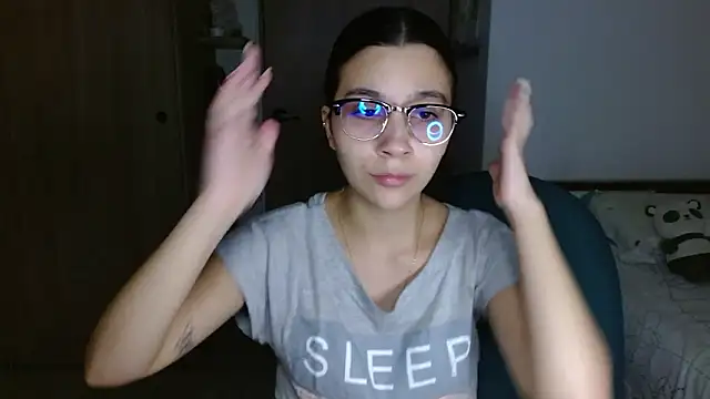 mia  lopez  online show from March 25, 3:45 am