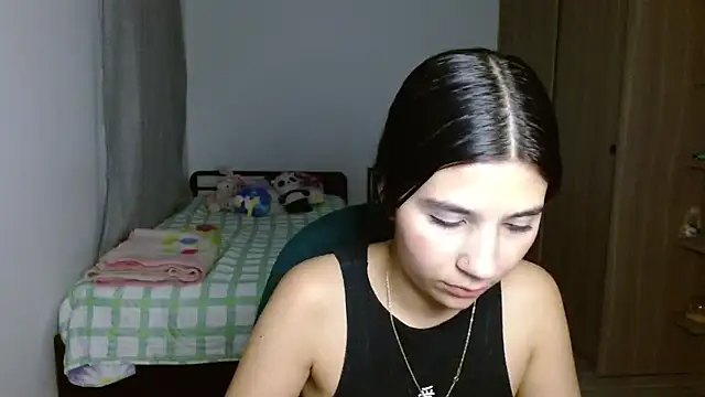 mia  lopez  online show from September 18, 1:59 am