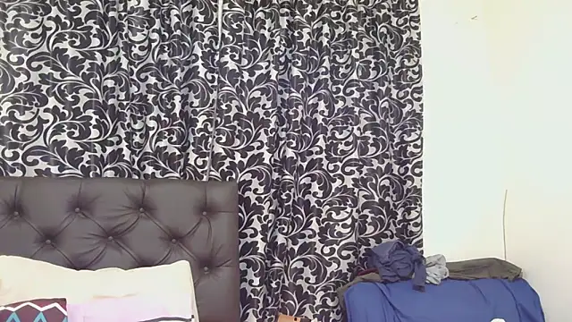 sluttylaura21 online show from October 23, 5:41 pm