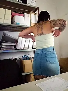 estefyzapata online show from February 3, 6:45 pm