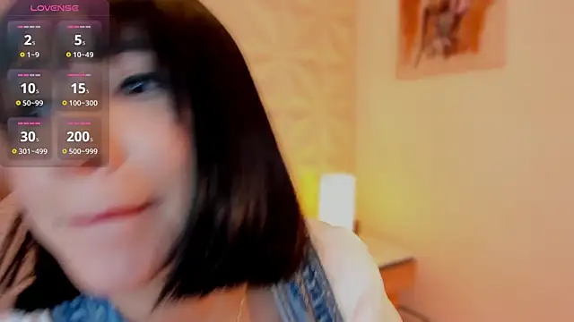 emma woods  online show from October 10, 7:30 pm