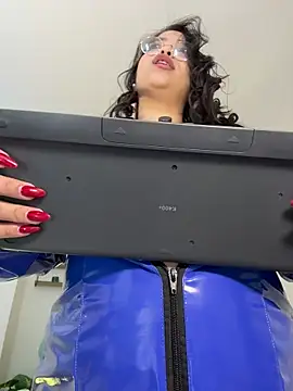 tati reyess online show from January 11, 12:21 pm