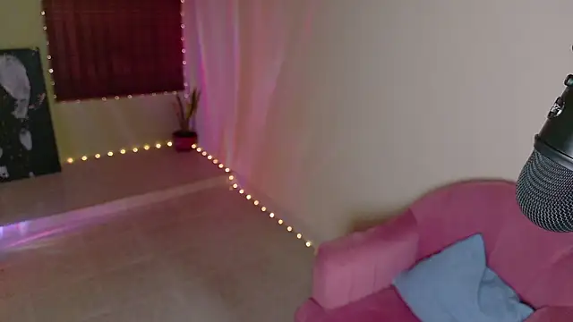 Emma  Blanco online show from February 12, 10:00 pm