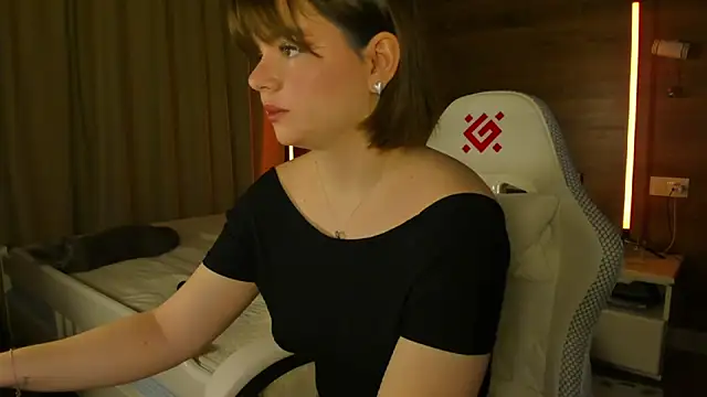 Elizabeth Hottie  online show from March 19, 12:26 am