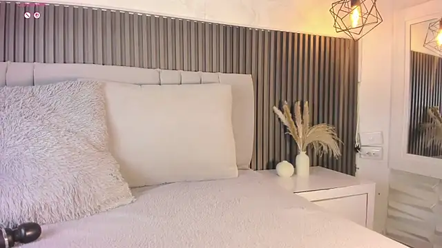 SHANONCLARK online show from October 29, 7:27 pm