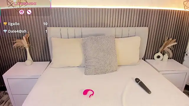 SHANONCLARK online show from October 9, 7:40 pm