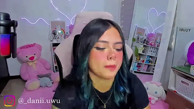 CuteDani  online show from April 22, 3:53 pm