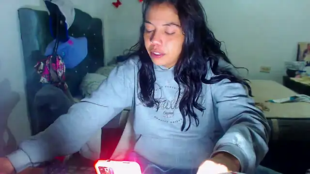 AmaraRoberts420 online show from November 19, 1:27 am