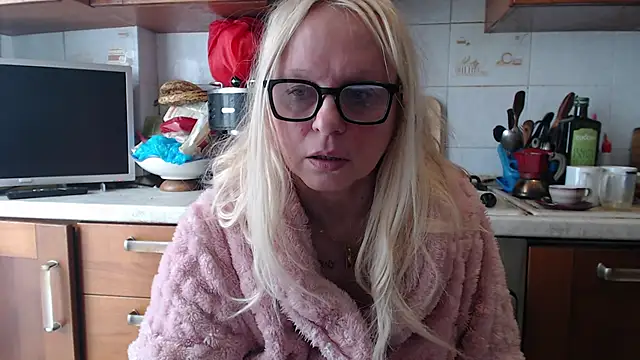 martachatte online show from February 10, 11:24 am