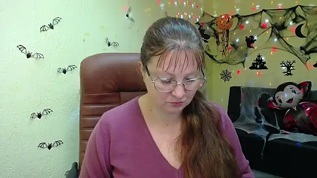 VanessaHotts online show from October 31, 6:04 am