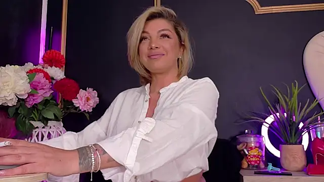 DeeaDiamondd online show from October 17, 7:06 pm