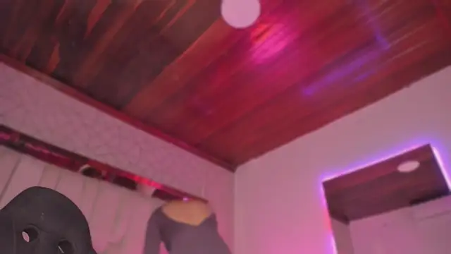 Emmily Savage online show from December 3, 11:45 am