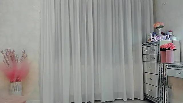 SeductiveButterfly online show from May 15, 11:51 pm