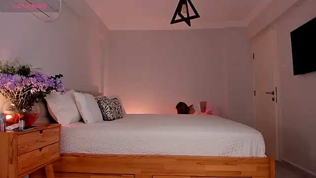 Miya Nika online show from October 13, 8:11 pm