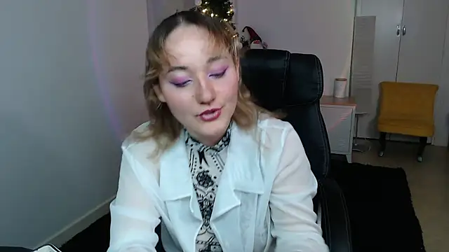 Crystal-dreamt online show from December 14, 9:26 am