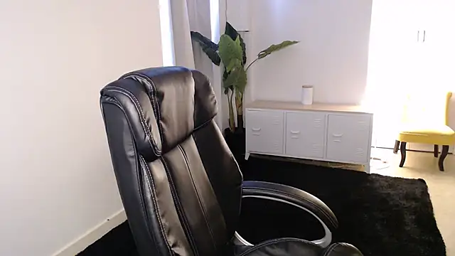 Crystal-dreamt online show from February 20, 9:33 am