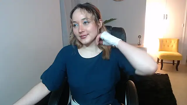 Crystal-dreamt online show from February 1, 1:10 pm