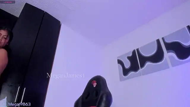 meganjames1 online show from September 25, 1:10 pm