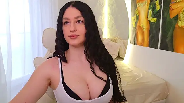 moniqque online show from March 18, 5:45 am