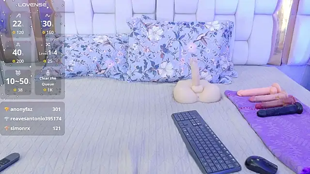 valkiria moore online show from March 21, 8:03 pm