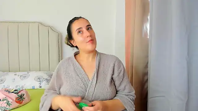 Hanna86 online show from March 28, 4:06 pm