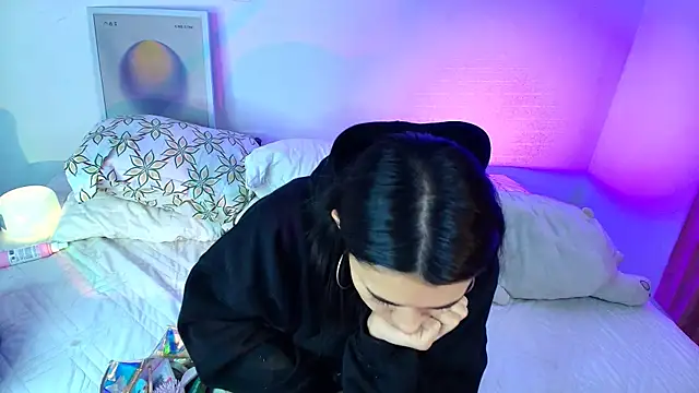 AmyOlimpo online show from April 4, 1:37 am