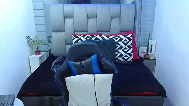 evelin zaens online show from March 19, 5:56 am