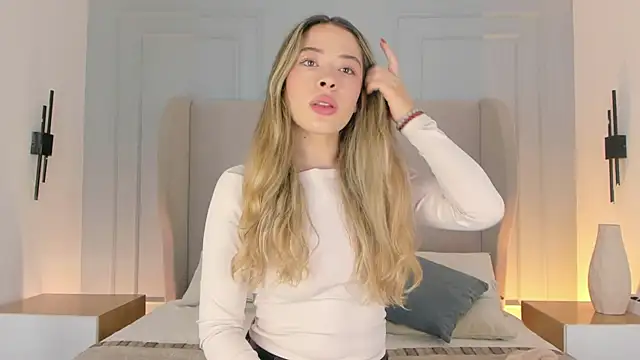 chloe d online show from April 19, 2:50 pm