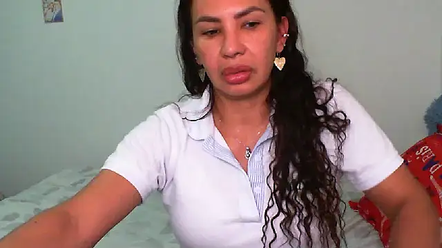 salome  milf online show from September 30, 11:42 pm