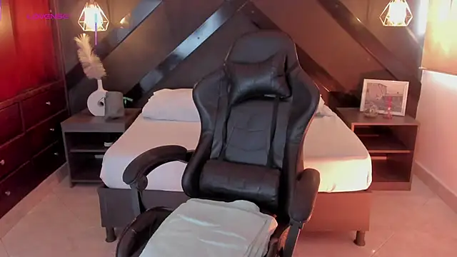 dark gotica online show from October 2, 8:03 pm