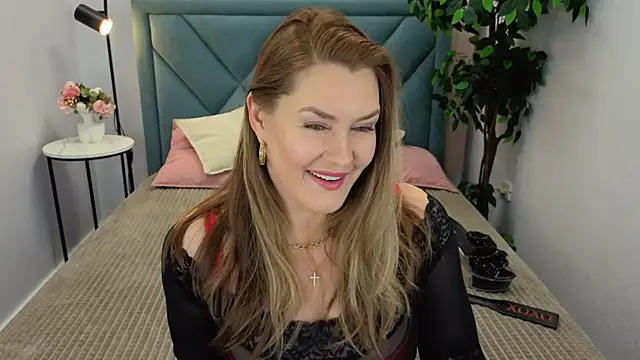 Adele Russo online show from April 15, 4:18 pm