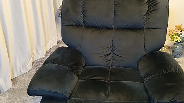 maggiemilff online show from April 6, 4:46 am