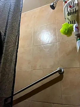 xocrybaby online show from December 5, 4:30 pm