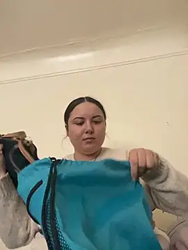 xocrybaby online show from December 1, 10:34 pm