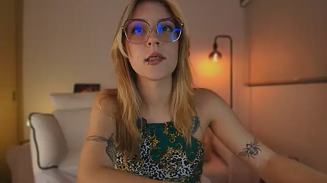 Dakotaa  online show from October 13, 5:21 am