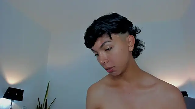 xhenisa  online show from March 2, 6:14 pm