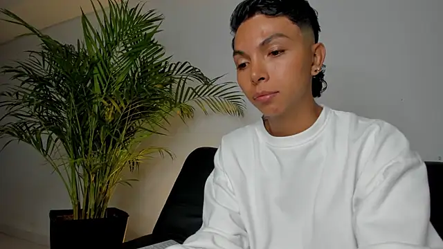 xhenisa  online show from February 1, 9:46 pm