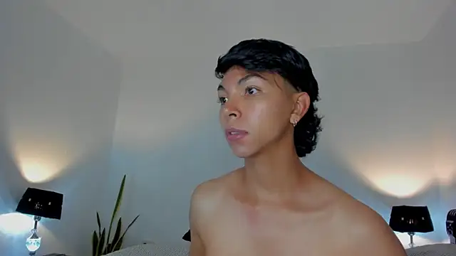 xhenisa  online show from February 24, 6:39 pm