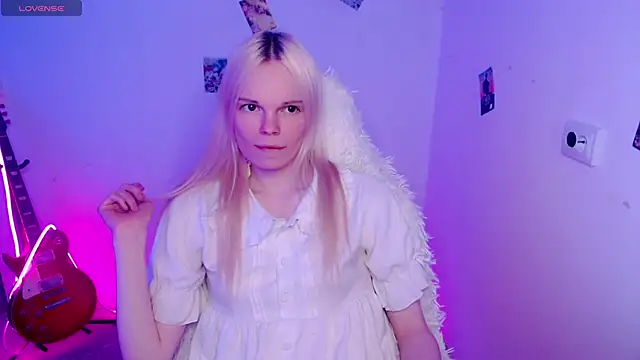 Emily Nyaffee online show from November 26, 9:49 pm