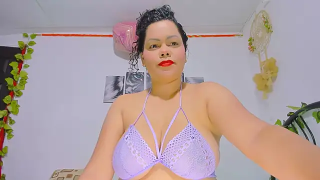 Alhelqueen online show from September 15, 7:10 pm